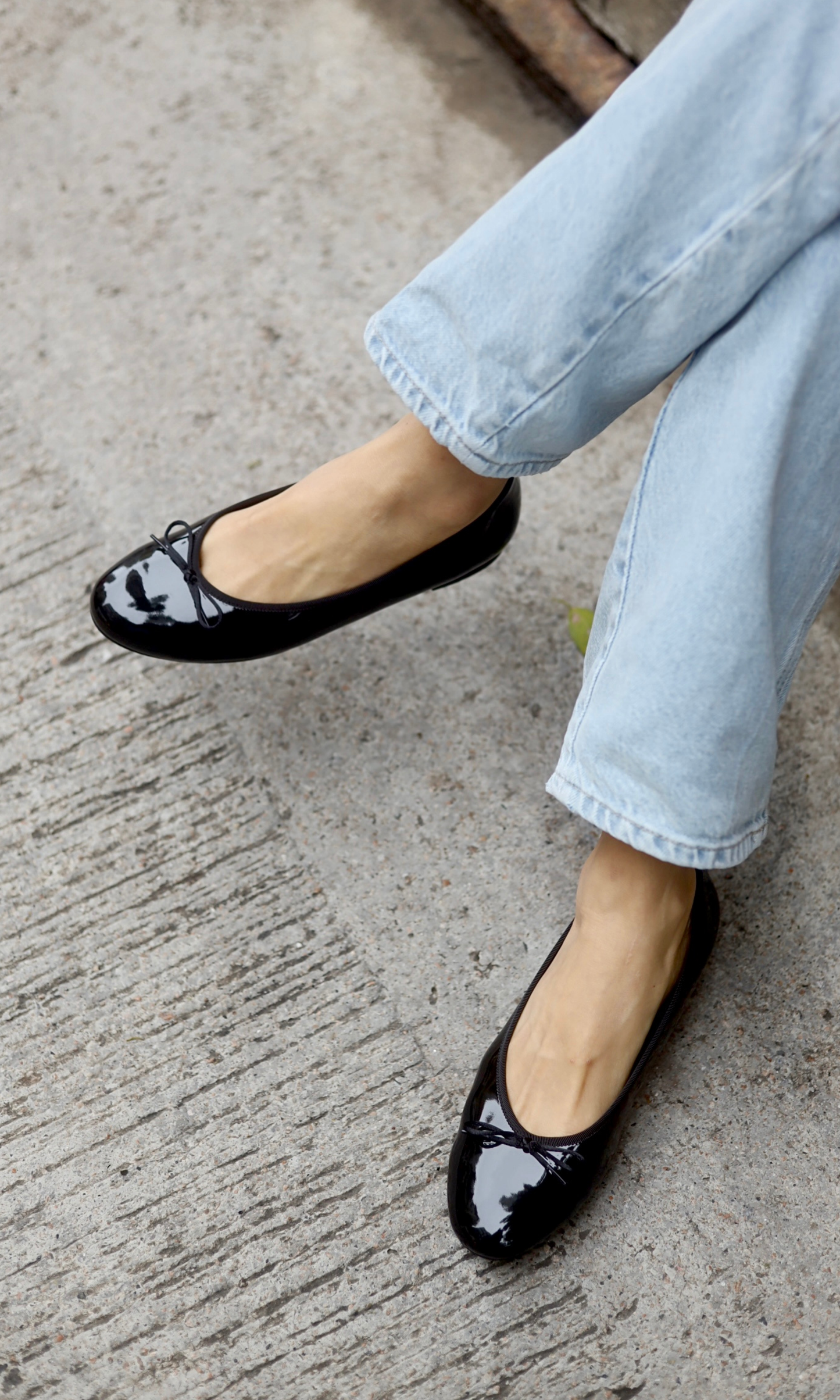 Enamel Black Cloud Flats